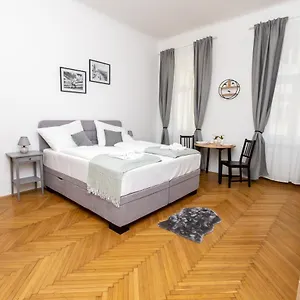  Appartamento The Place, In The 7th District Of